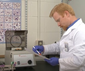 Клиника лечения наркозависимости в Ростове Великом Ярославской области Врач в кабинете клиники